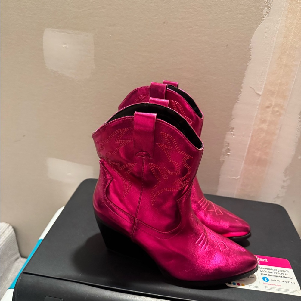 Pink cowgirl boots
